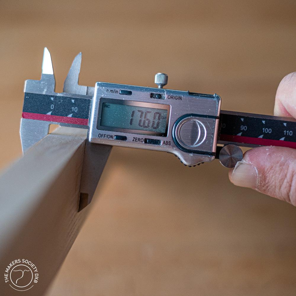 K-Met Absolute Zero Digital Caliper showing and example of measuring, high precision and perfect for accurate measurements, sold by The Makers Society Dubai