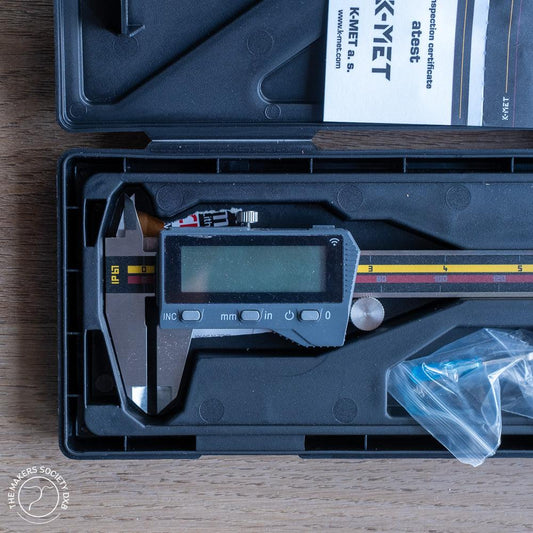 K-MET Digital Caliper Iconic Labo IP67 Bluetooth Enabled with close up  view on the digital reader sold by The Makers Society Dubai