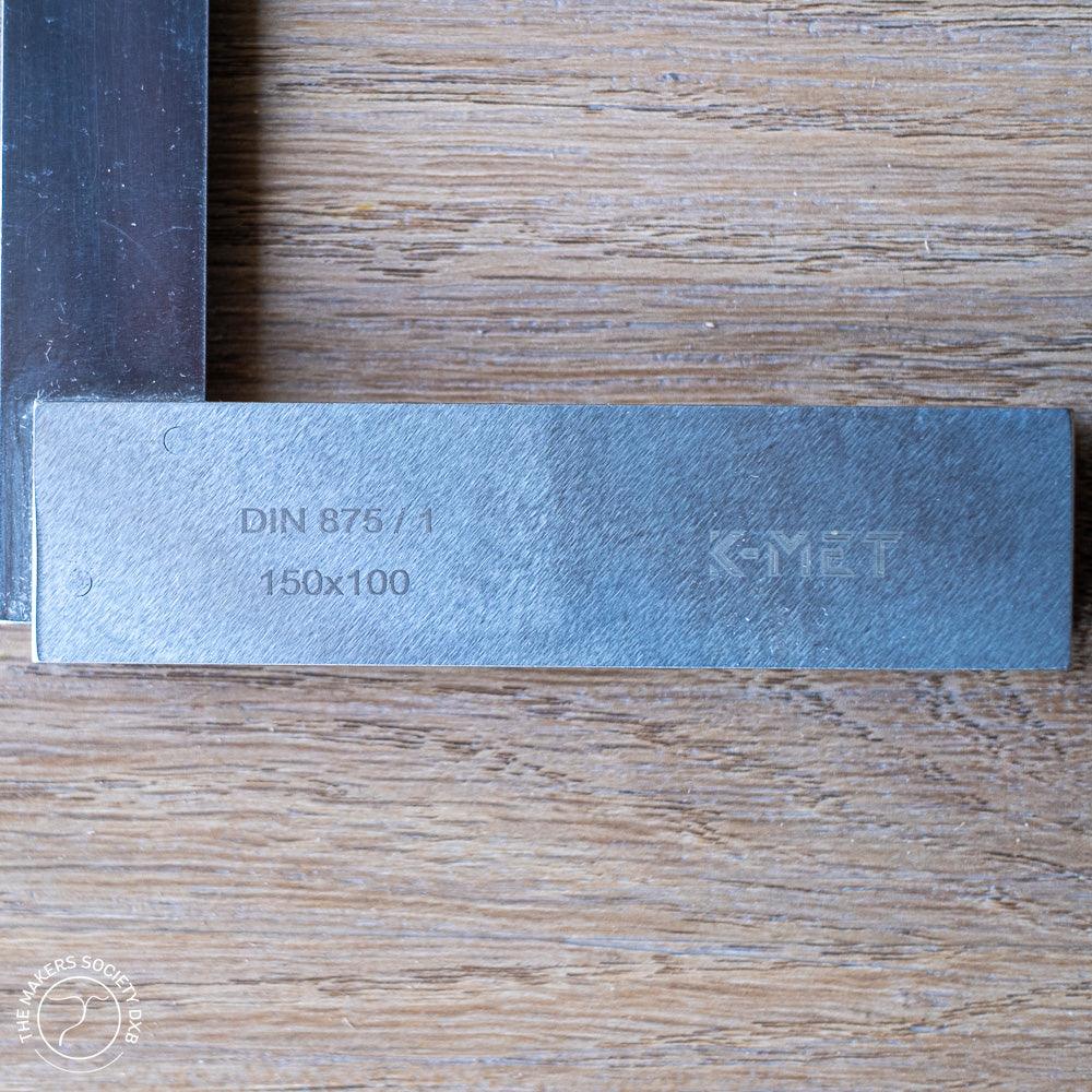 K-MET Precision Universal Square 150x100mm – detailed view. High-accuracy machinist square with a robust steel body, ideal for marking and checking right angles in woodworking and metalworking.