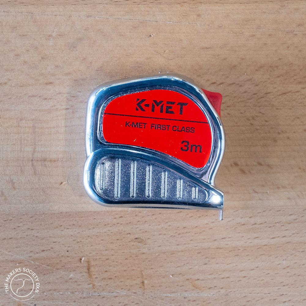 K-MET Tape Measure Festa 2m – top view. Compact, precision tape measure with a 2-meter length, durable case, and clear metric markings for accurate measurements, sold by The Makers Society Dubai.